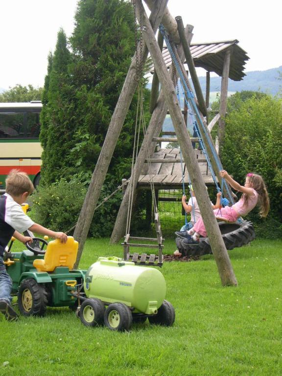 Baby- Und Kinderhof Aicherbauer Seeham Eksteriør billede